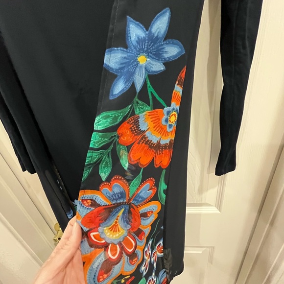 Knee length dress with sheer printed covering - Picture 4 of 7